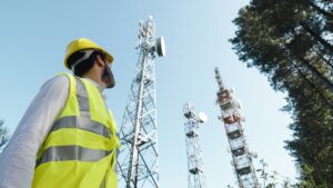 Technical maintenance goes to the telecommunications antennas