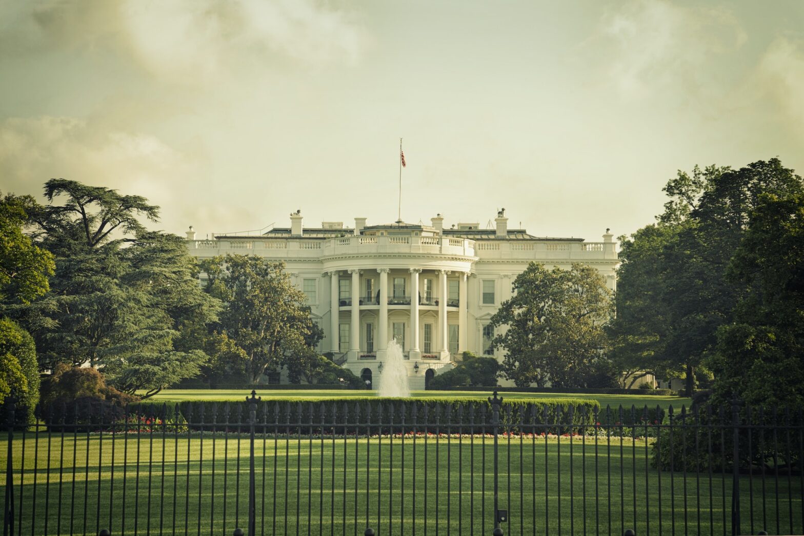 Cross Processed Image of the White House